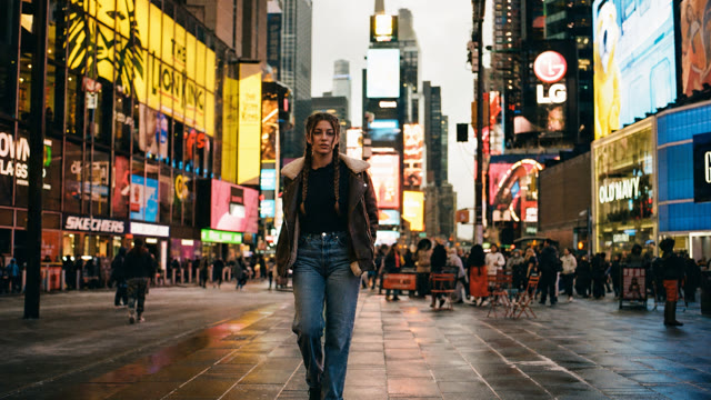 Times Square, lights coming up — Real style